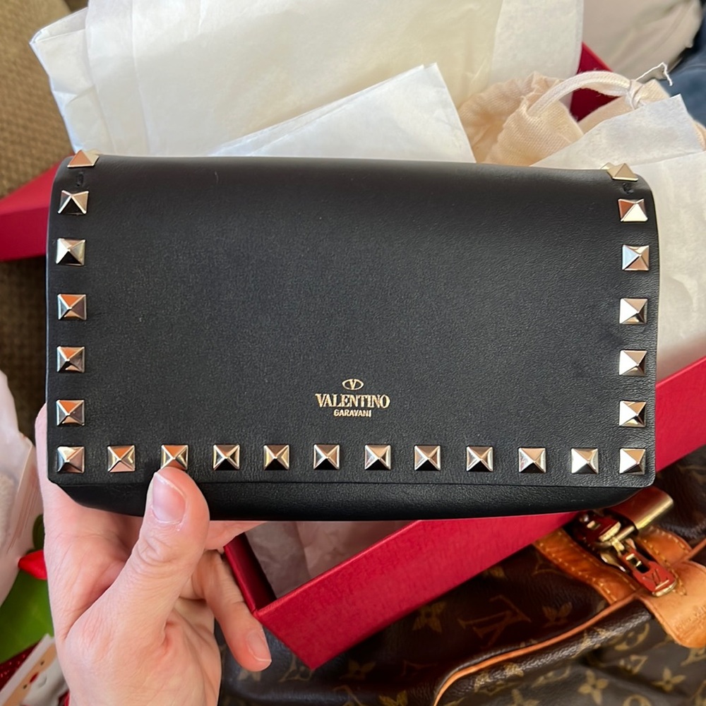 Valentino garavani rockstud calfskin chain pouch